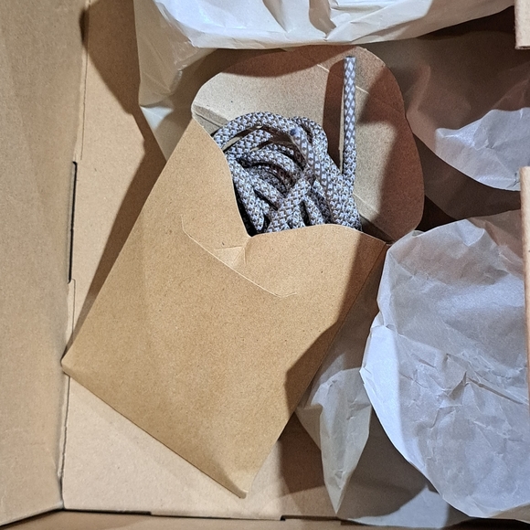 Yeezy Shoe Laces and Box - Picture 8 of 9